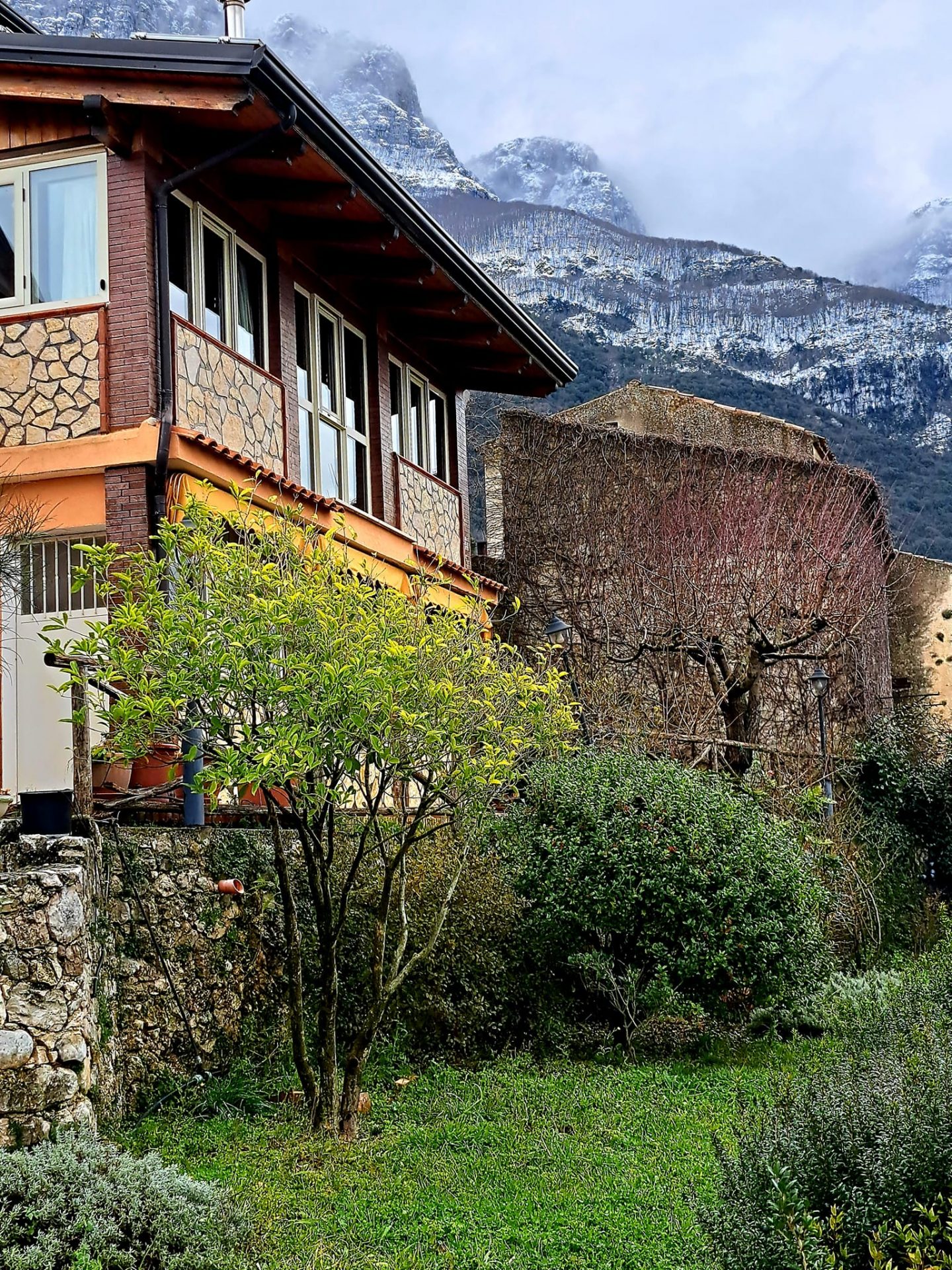 CASA e TERRENO a POSTIGLIONE CONTURSI TERME / SALERNO