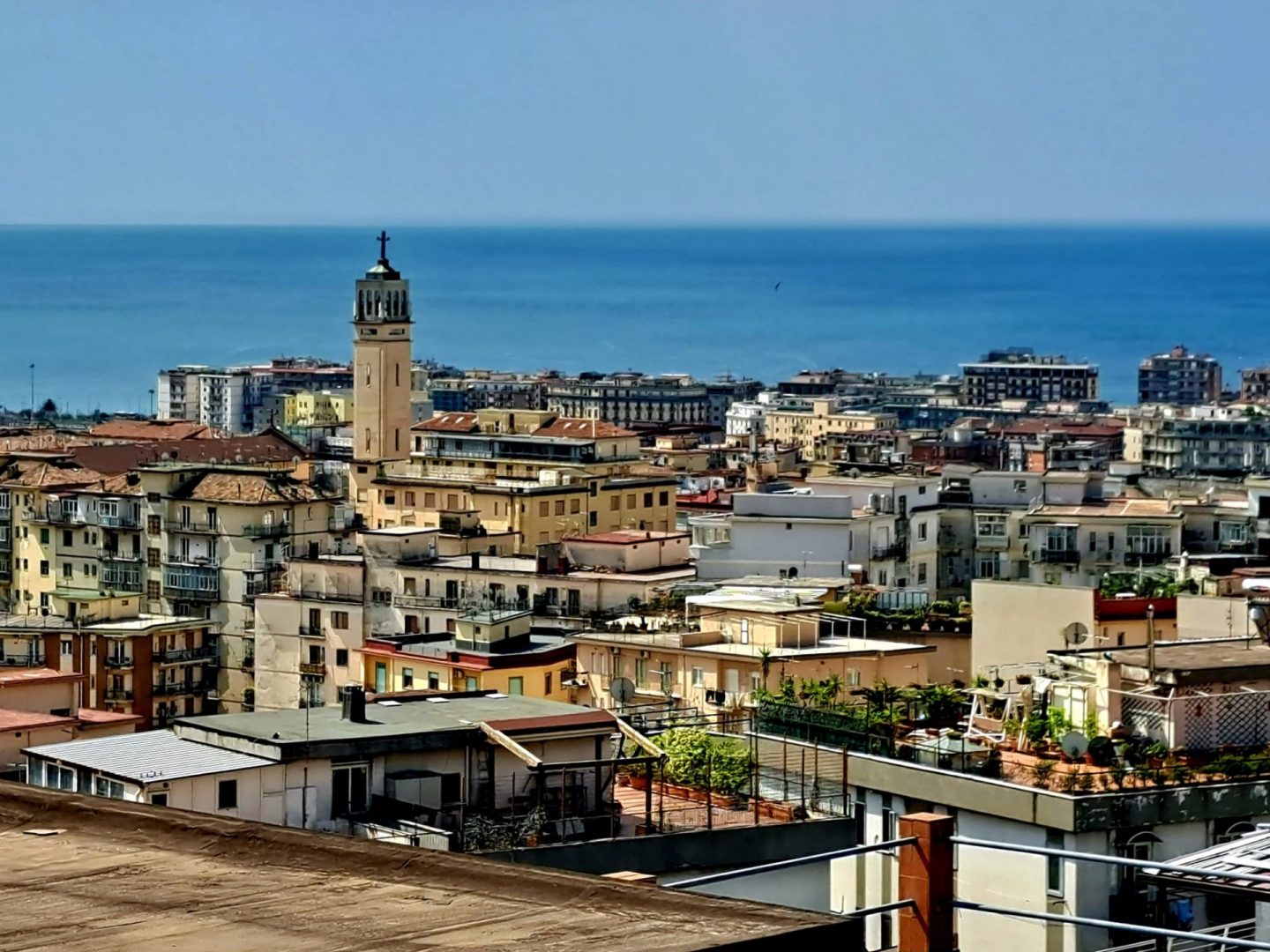 APPARTAMENTO PANORAMICO con SOFFITTA E GARAGE a RIONE CARMINE / SALERNO